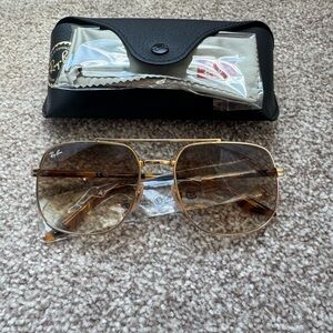 Ray-Ban Gold Aviator Sunglasses Classic Design